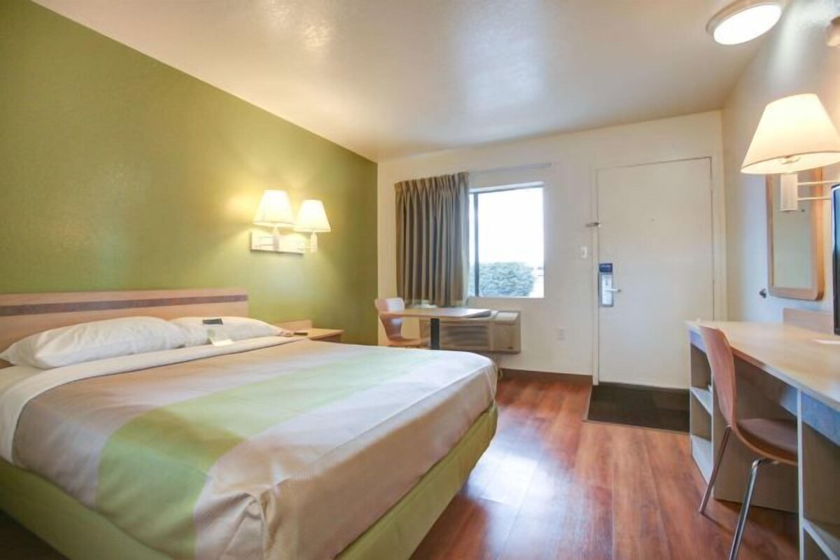 Guest Room With 1 Full Bed And Roll In Shower-Accessible