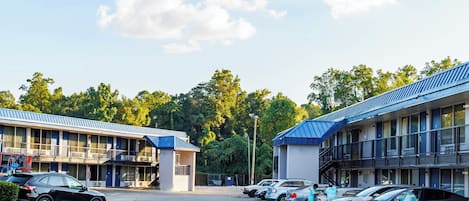 A motel with multiple rooms, a parking lot, and a small building in the center.