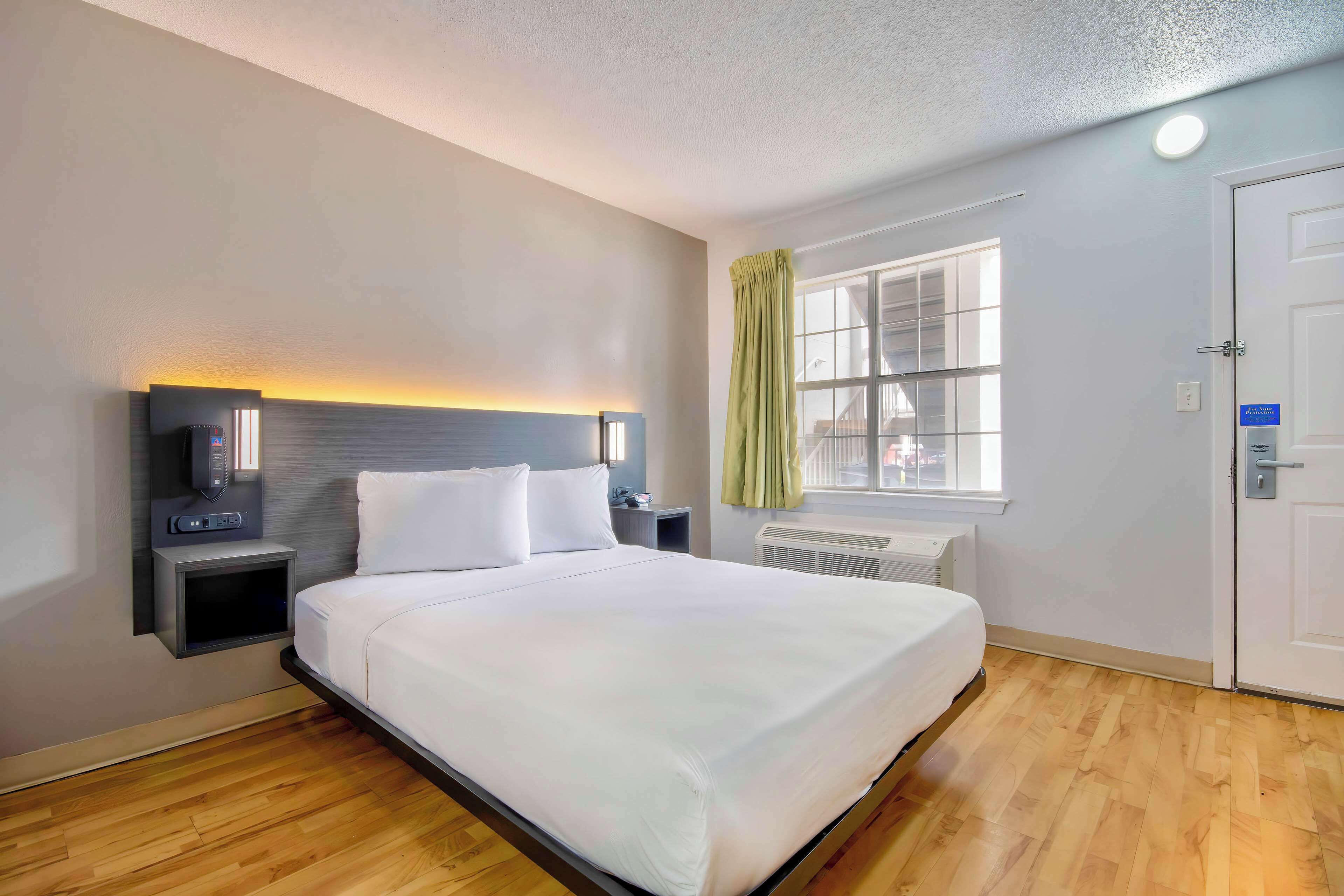 Photo - Studio 6-San Antonio, TX - Six Flags