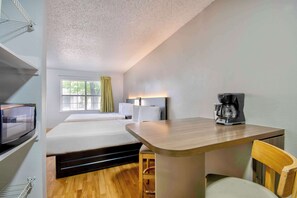 Verdunkelungsvorhänge, Bügeleisen/Bügelbrett, kostenloses WLAN