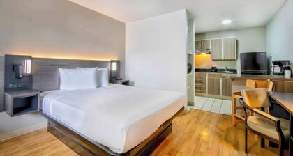 Studio 6 San Antonio, TX - Six Flags