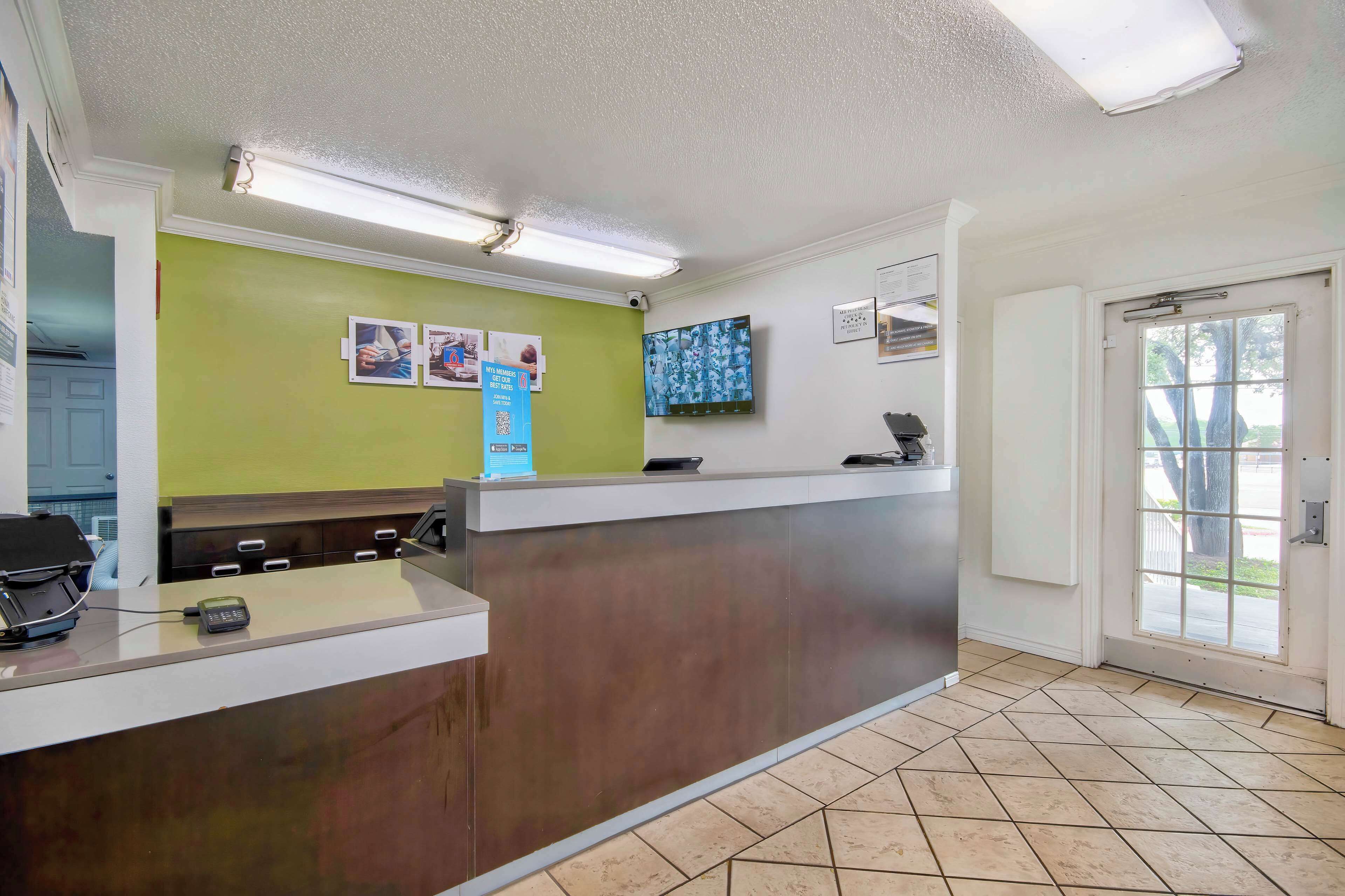 Photo - Studio 6-San Antonio, TX - Six Flags