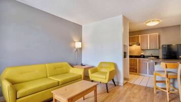 Blendingsgardiner, strykejern/-brett, wi-fi (inkludert) og sengetøy