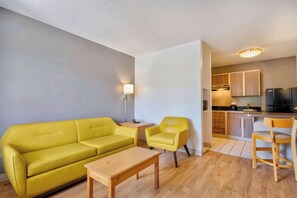 Verdunkelungsvorhänge, Bügeleisen/Bügelbrett, kostenloses WLAN