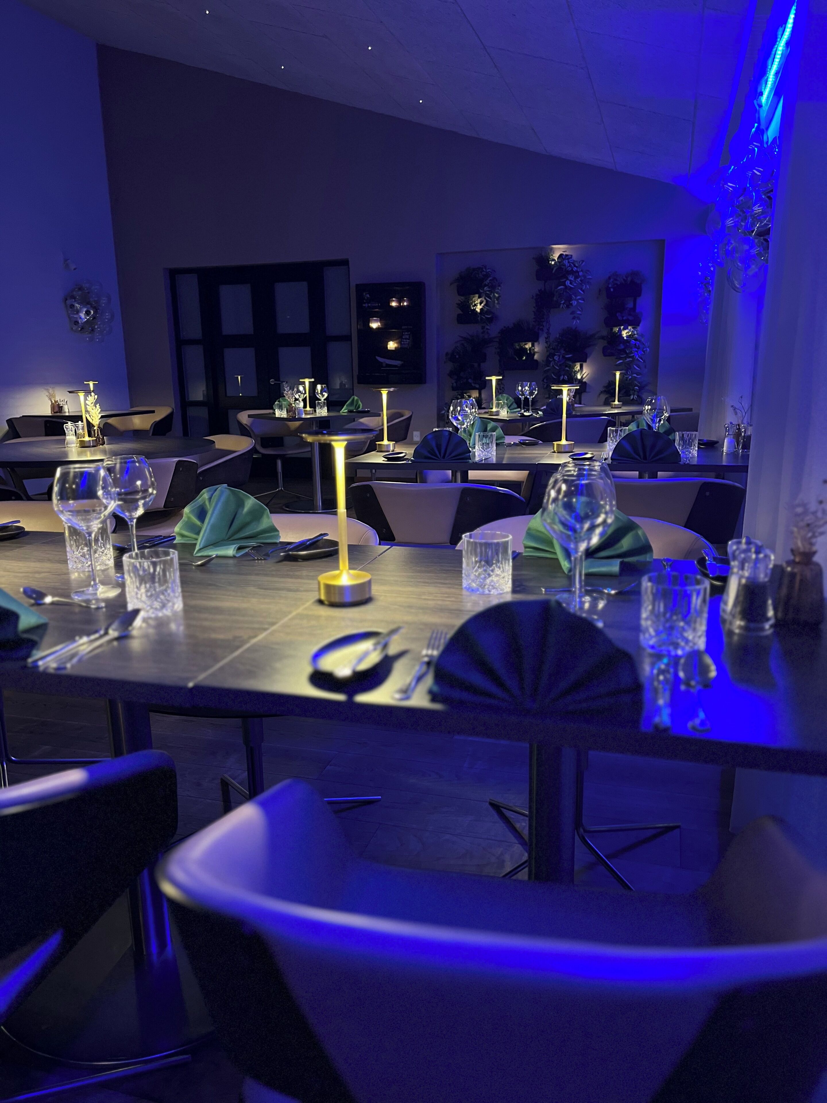 Breakfast, lunch, dinner served; Regional cuisine 