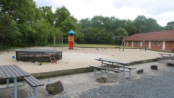 Children’s play area – outdoor