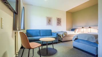 Phòng 4 tiện nghi đơn giản, 1 giường cỡ king và sofa giường | Bộ đồ giường kháng dị ứng, bàn, bàn ủi/dụng cụ ủi quần áo