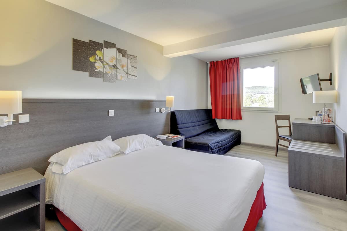 Ropa de cama de alta calidad, escritorio y cortinas blackout