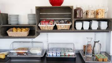 Petit déjeuner buffet (12 EUR par personne)