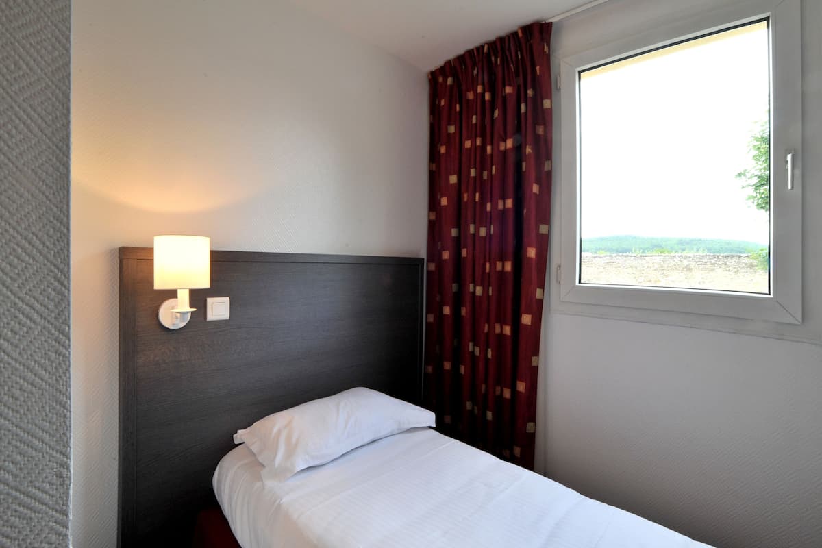 Ropa de cama de alta calidad, escritorio y cortinas blackout