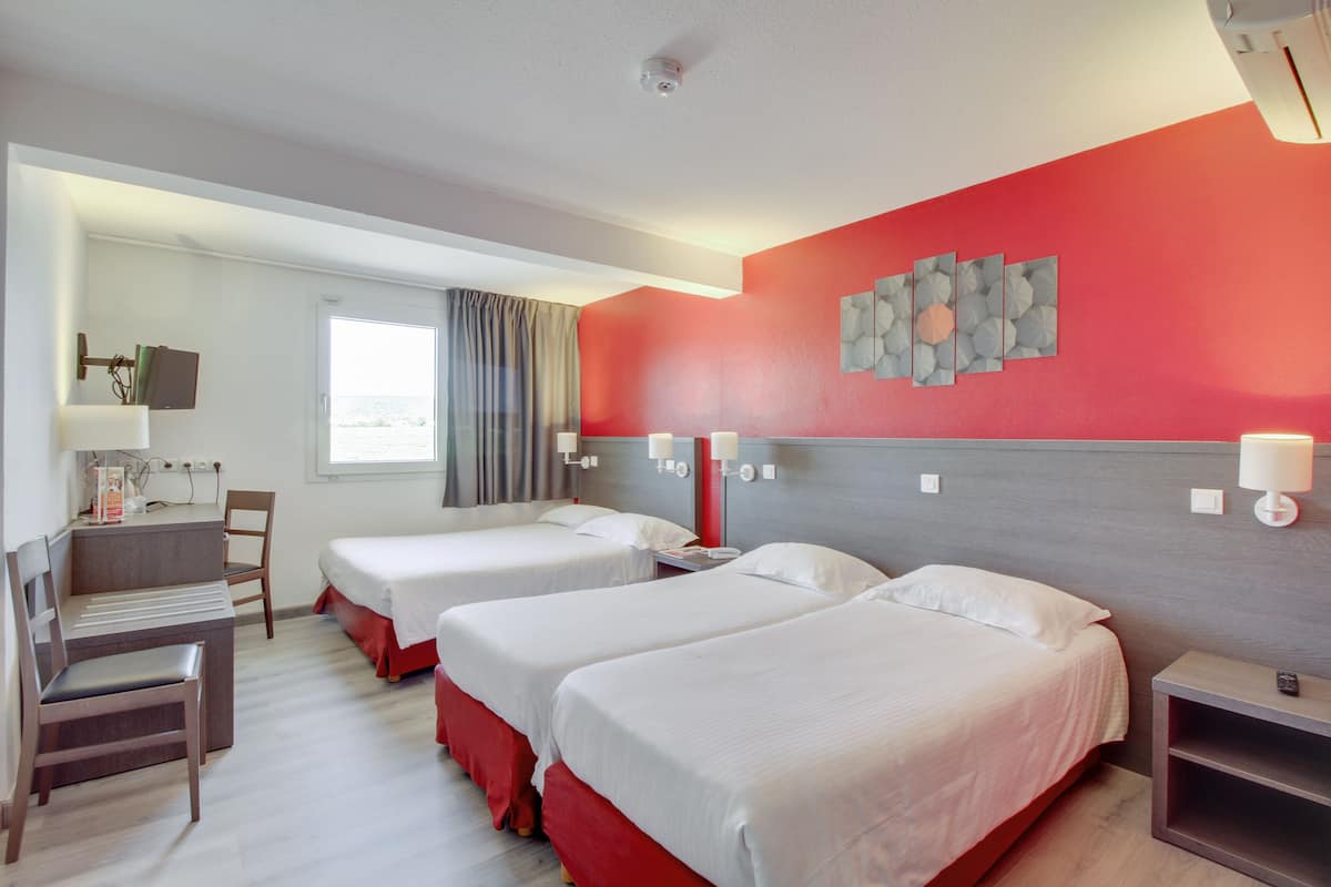Ropa de cama de alta calidad, escritorio y cortinas blackout