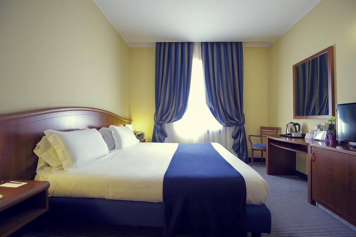 Minibar, in-room safe, desk, soundproofing