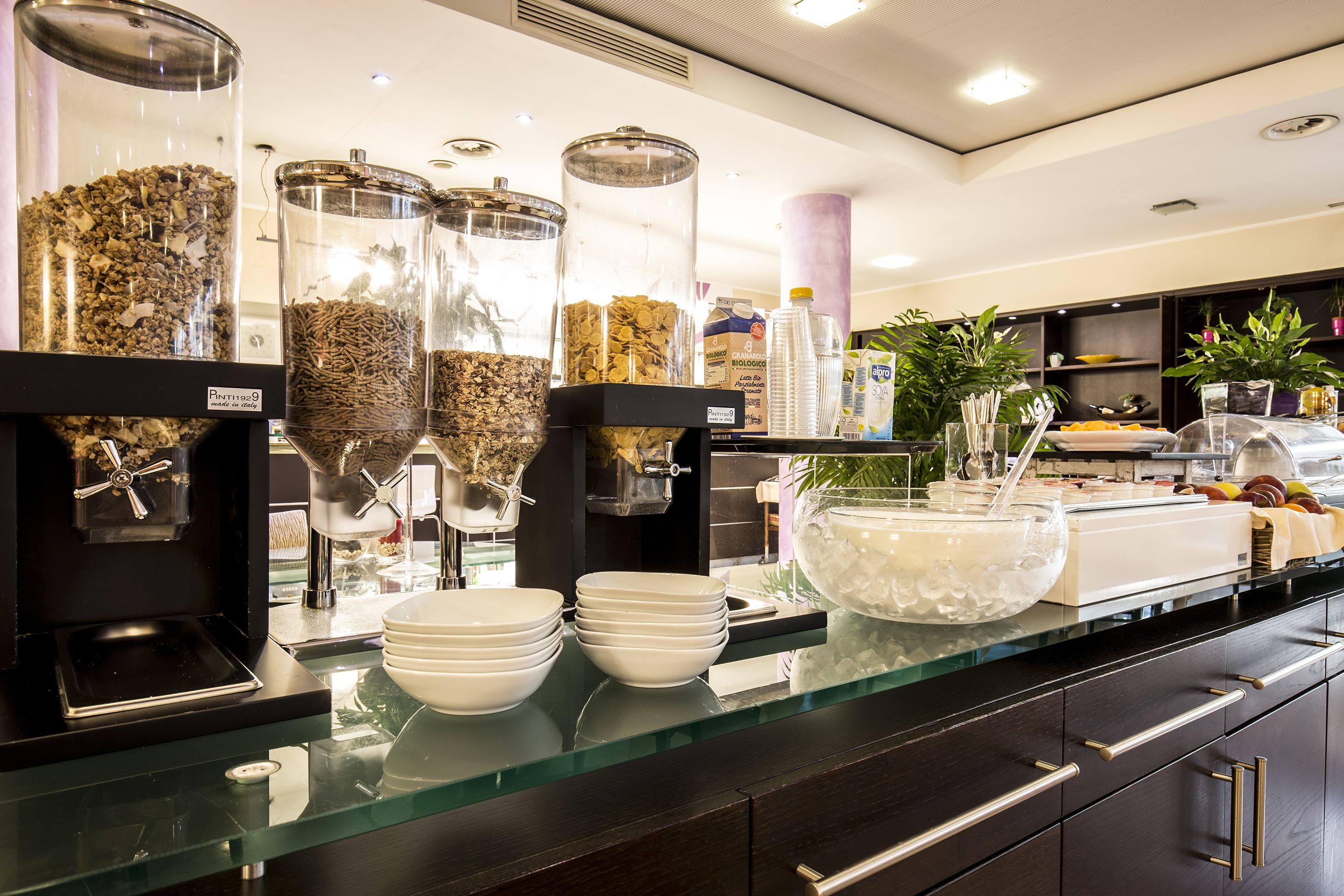 daily buffet breakfast for a fee