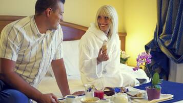 Standard Room, 1 Double Bed | Minibar, in-room safe, desk, soundproofing