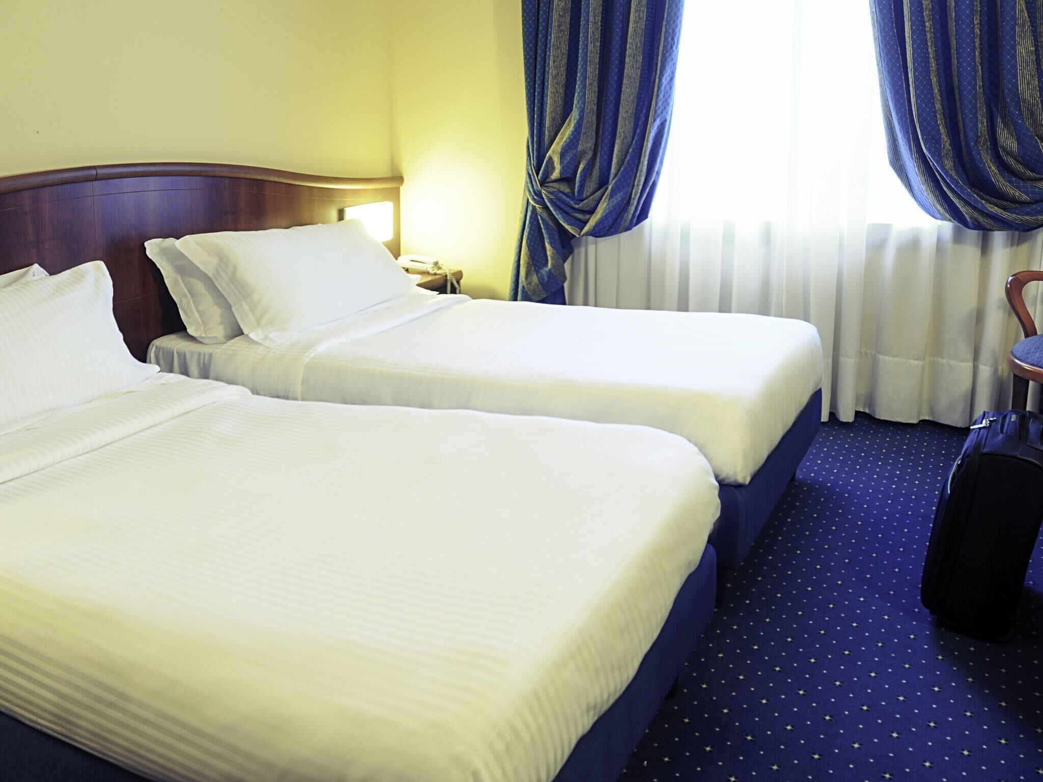 Standard Twin Room, 2 Single Beds | Minibar, in-room safe, desk, soundproofing