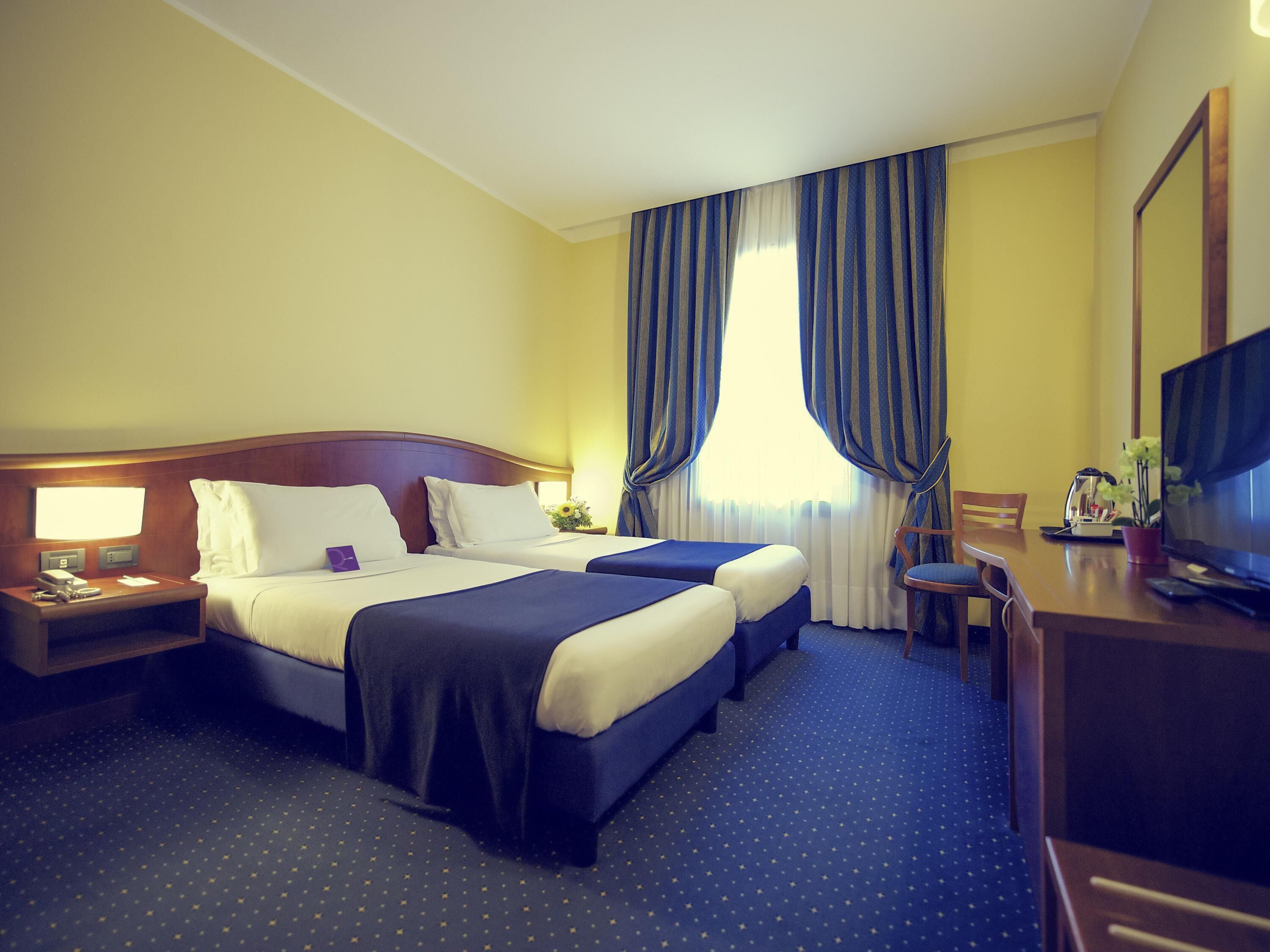 Standard Twin Room, 2 Single Beds | Minibar, in-room safe, desk, soundproofing