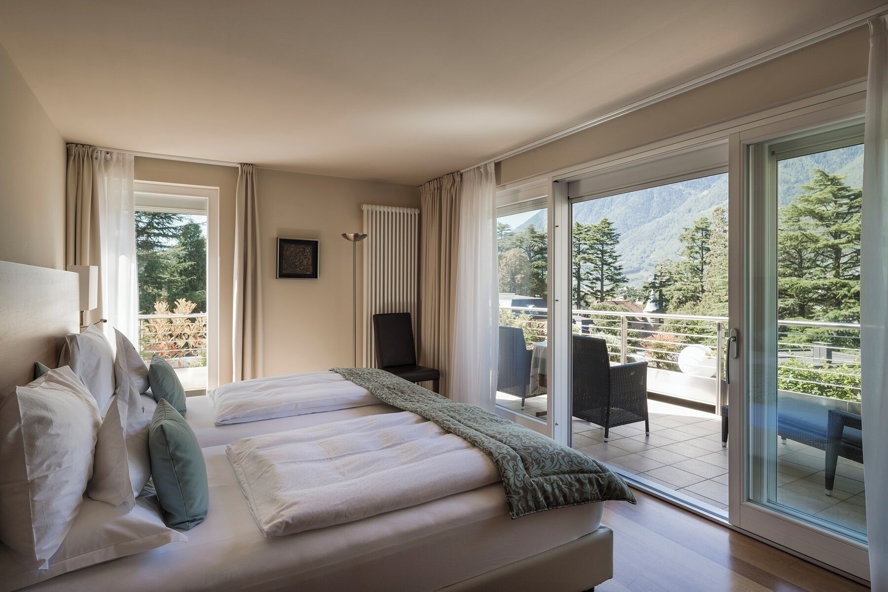 Suite Luxury, balcone | Biancheria da letto ipoallergenica, materassi Select Comfort, minibar