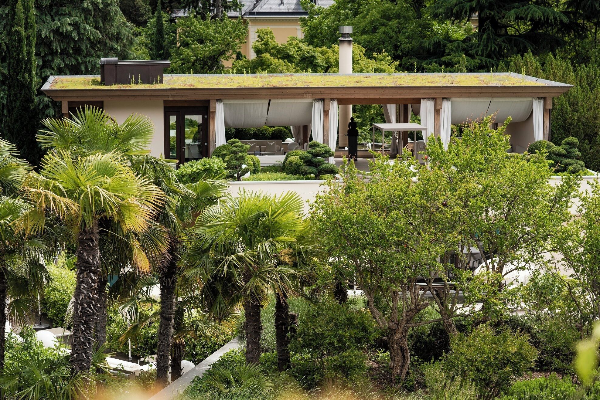 Couples treatment rooms, body treatments, aromatherapy