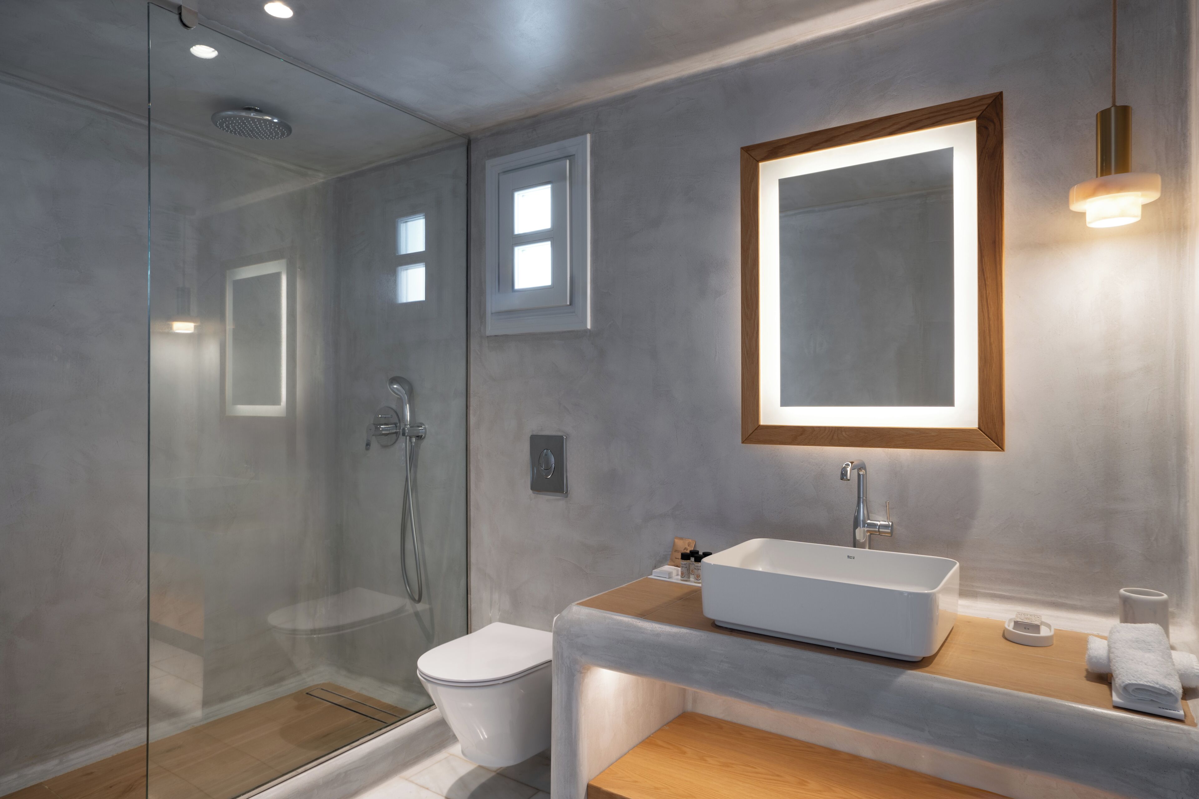 executive room | bathroom | shower, free toiletries, hair dryer, bathrobes