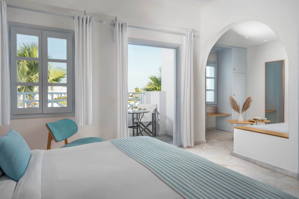 Junior Suite | 1 bedroom, minibar, in-room safe, soundproofing