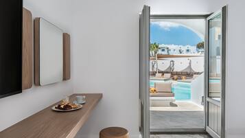 Luxury Swim Up Suite