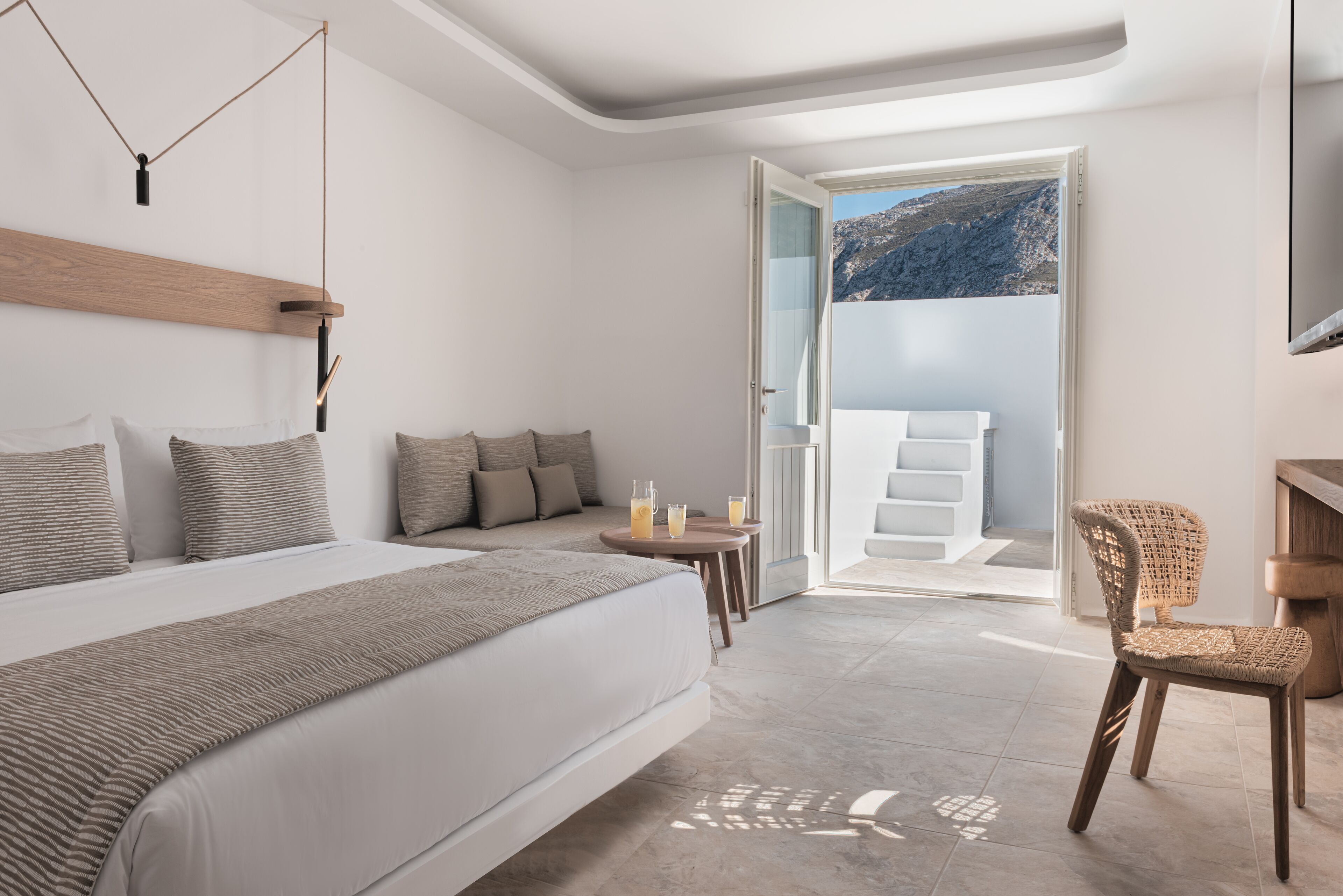 Luxury Honeymoon Suite with Outdoor Hot Tub | Minibar, in-room safe, soundproofing, iron/ironing board