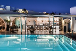 Poolside bar - Santorini Kastelli Resort (Santorini)