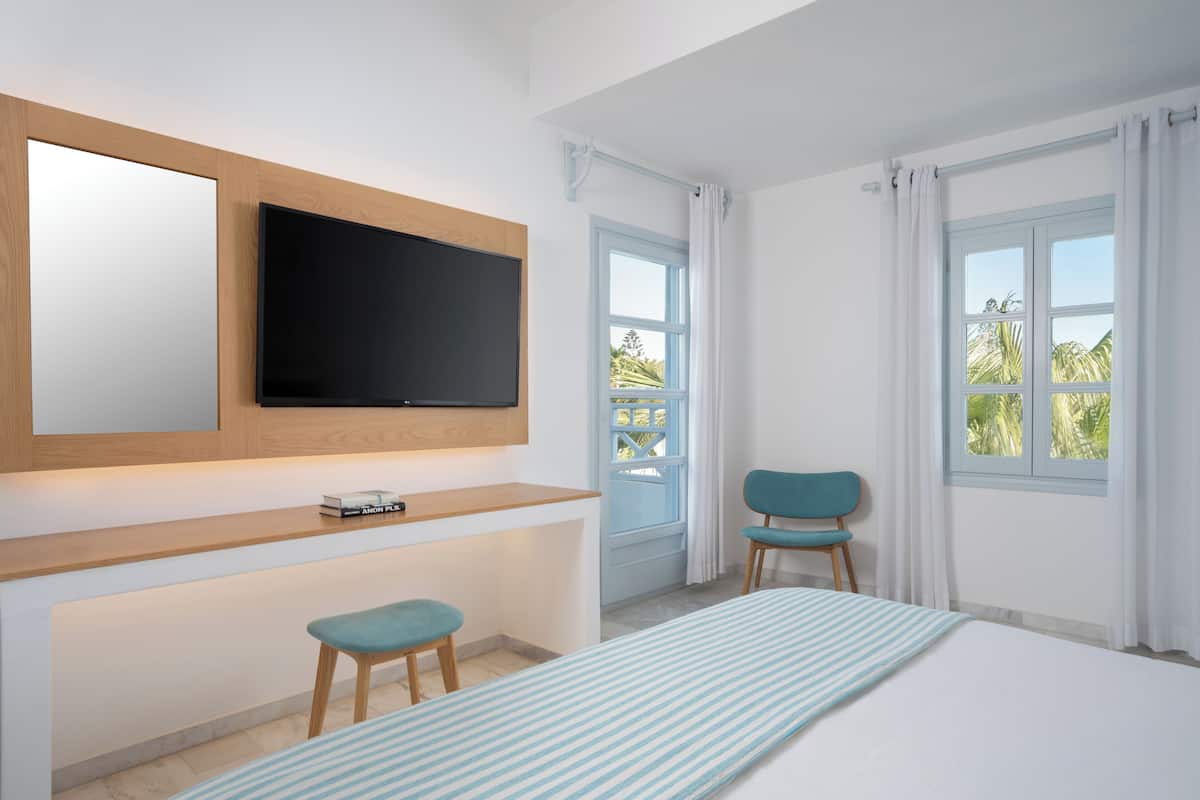 Suite (Master) | 1 bedroom, minibar, in-room safe, soundproofing