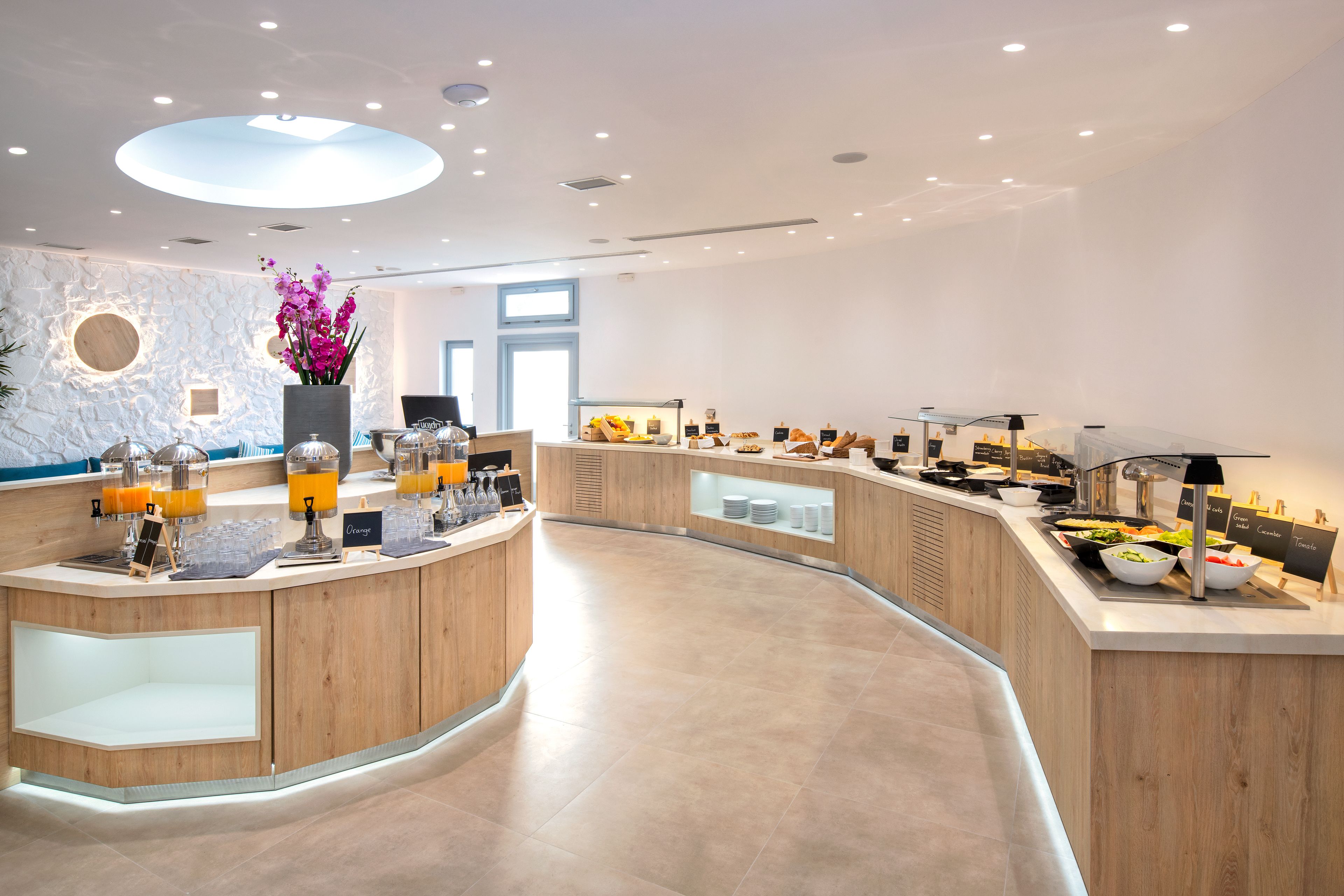 free buffet breakfast