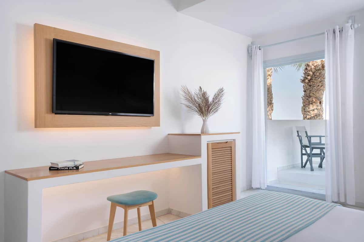 Superior Room | 1 bedroom, minibar, in-room safe, soundproofing