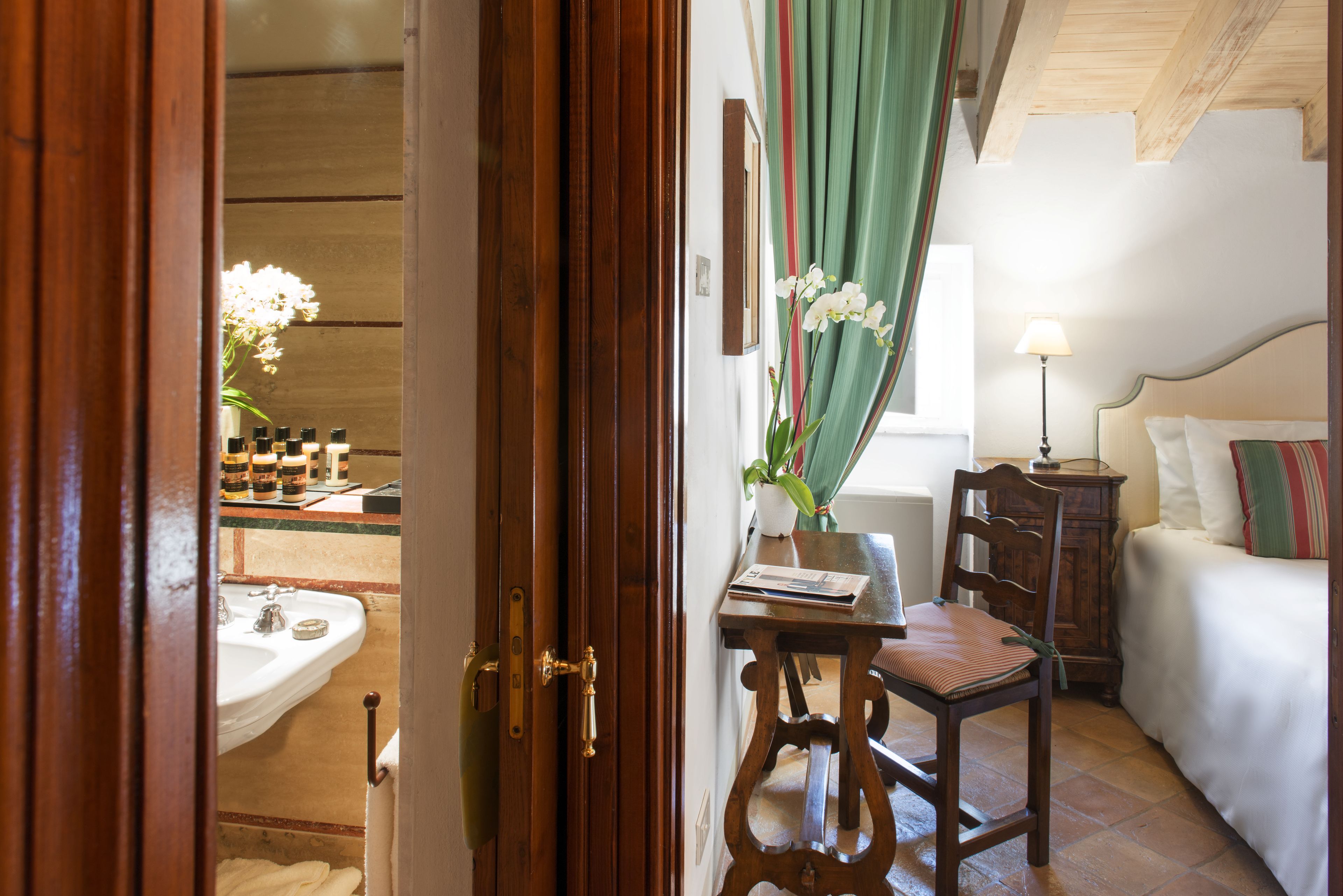 grand suite, 2 bedrooms, valley view (con 1 o 2 bagni) | bathroom | designer toiletries, hair dryer, bathrobes, slippers