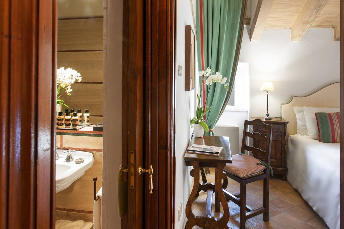 grand suite, 2 bedrooms, valley view (con 1 o 2 bagni) | bathroom | designer toiletries, hair dryer, bathrobes, slippers