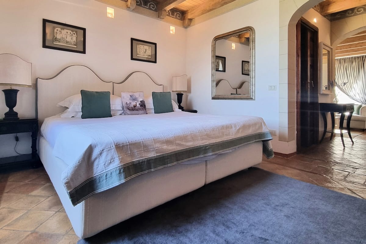 Classic Junior Suite | Premium bedding, down comforters, minibar, in-room safe
