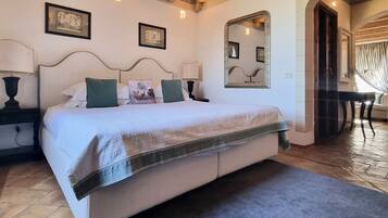 Classic Junior Suite | 1 Schlafzimmer, hochwertige Bettwaren, Daunenbettdecken, Minibar