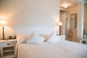 Hypo-allergenic bedding, minibar, in-room safe, desk - Strandhotel Glücksburg (Gluecksburg)