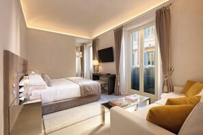 Deluxe Room | Premium bedding, minibar, in-room safe, desk - Palazzo Nainer (Rome)