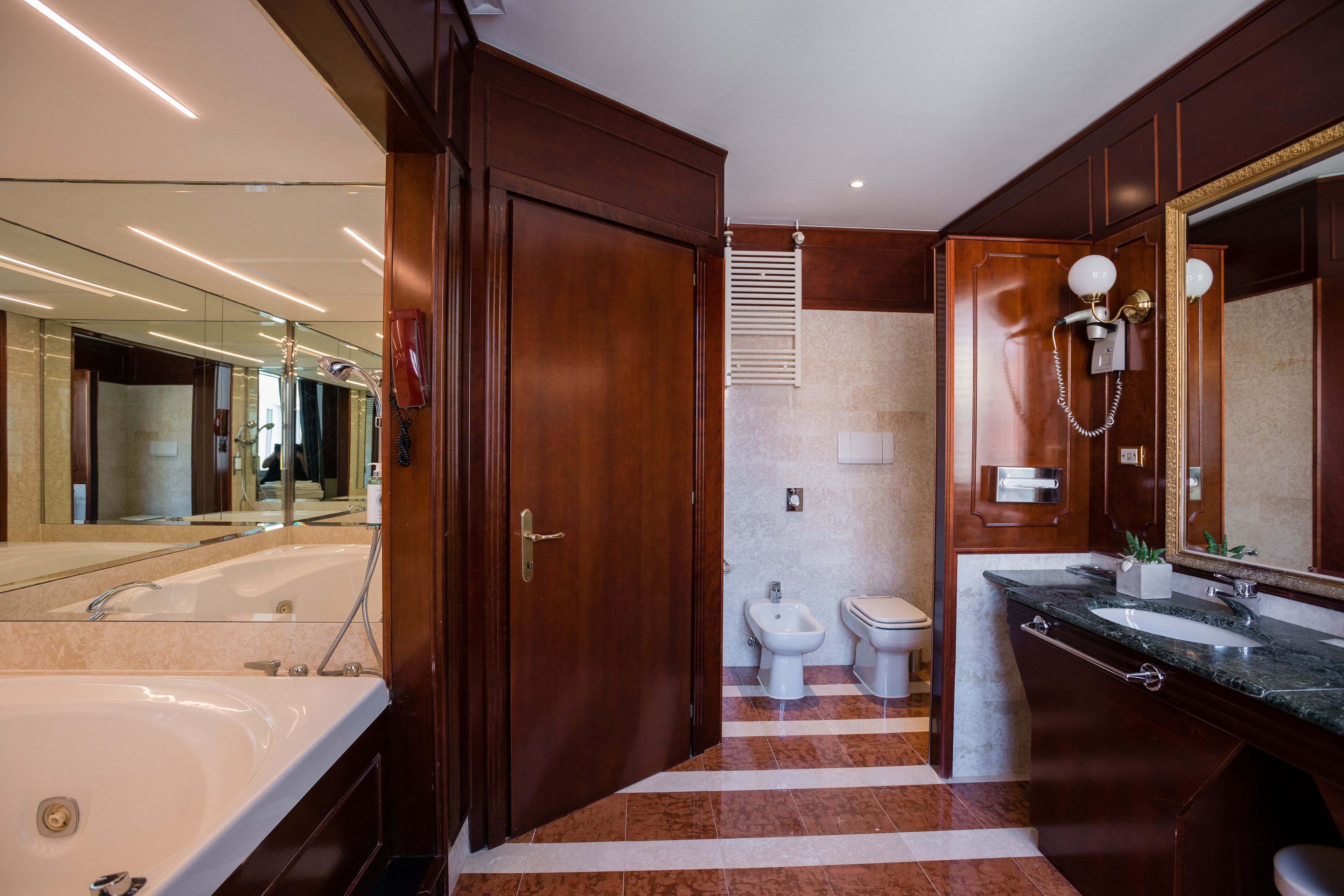 suite | bathroom | free toiletries, hair dryer, bidet, towels