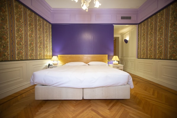 Down comforters, minibar, in-room safe, desk - Hotel Alli Due Buoi Rossi (Alessandria)