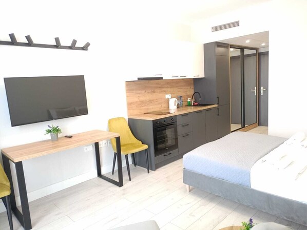 Standard Double Room | Hypo-allergenic bedding, minibar, laptop workspace, soundproofing
