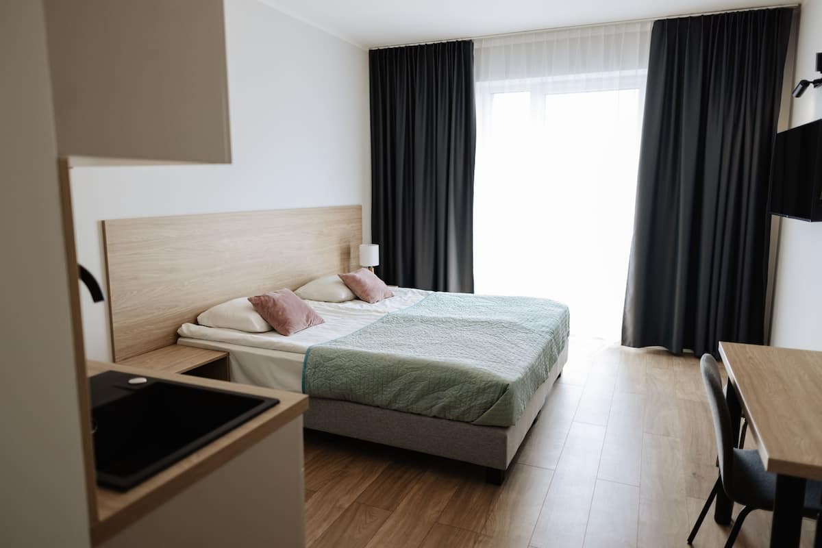 Hypo-allergenic bedding available, minibar, laptop workspace