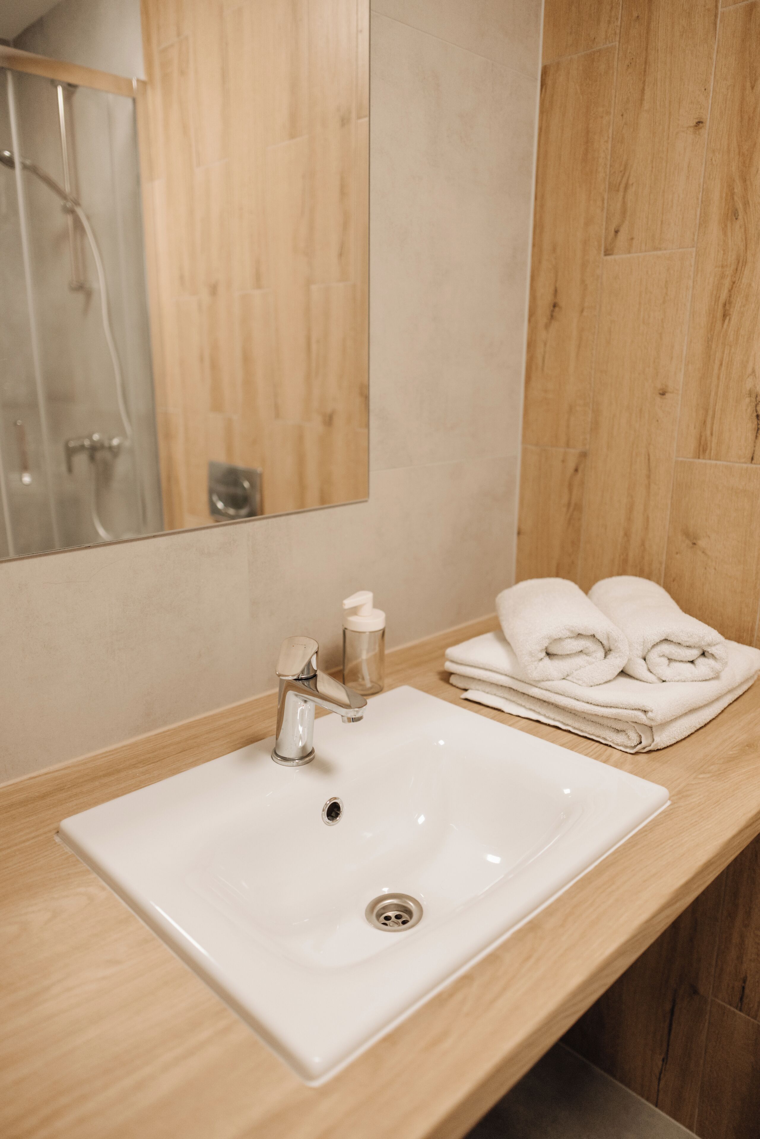 Ropa de cama hipoalergénica y minibar