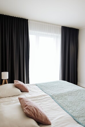 Ropa de cama hipoalergénica, minibar y espacio para trabajar con laptop 