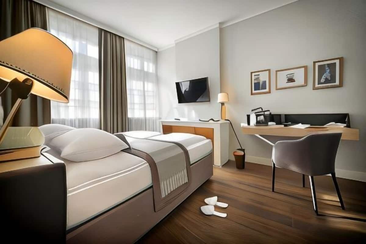 In-room safe, individually decorated, individually furnished, desk