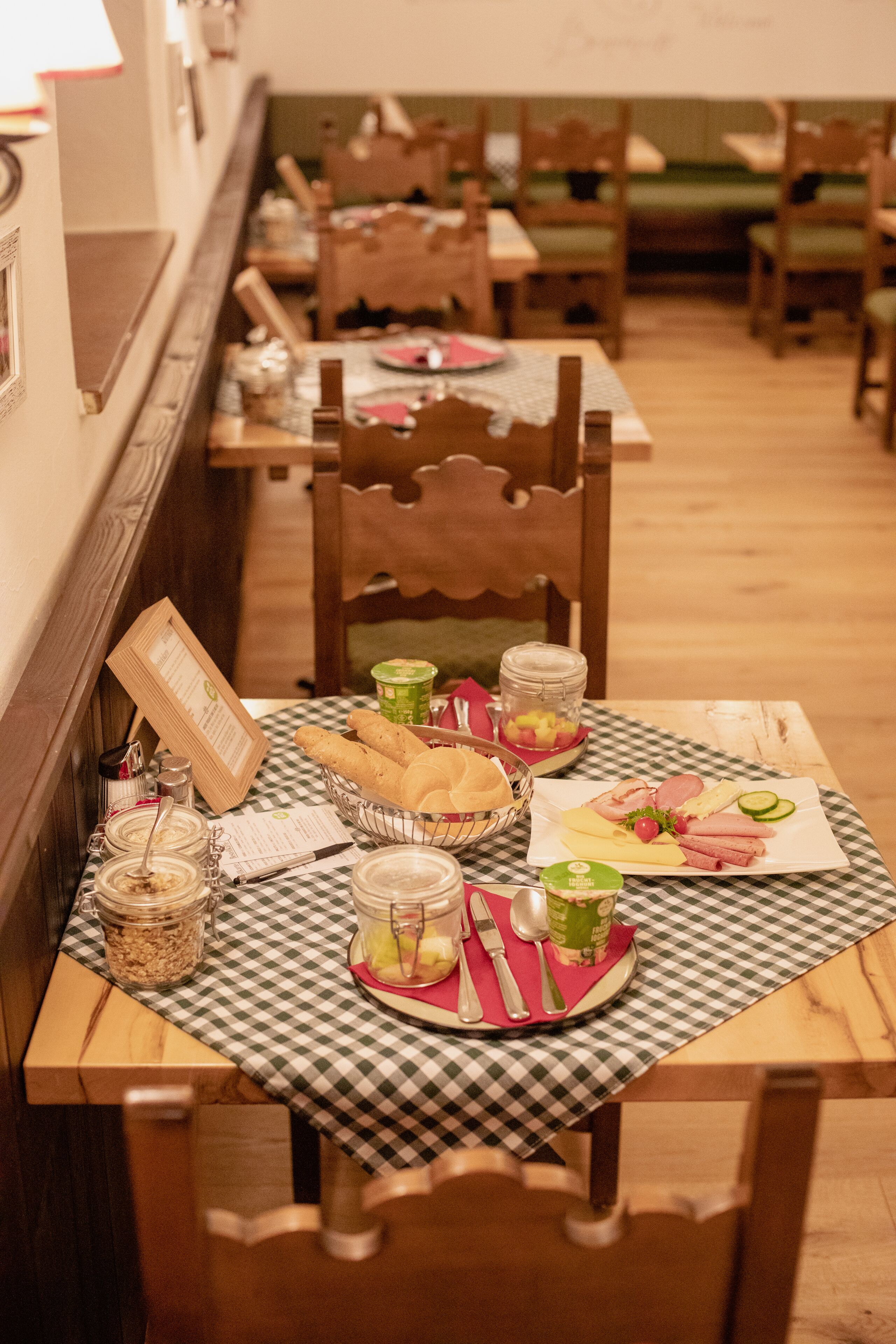 daily continental breakfast (eur 20 per person)