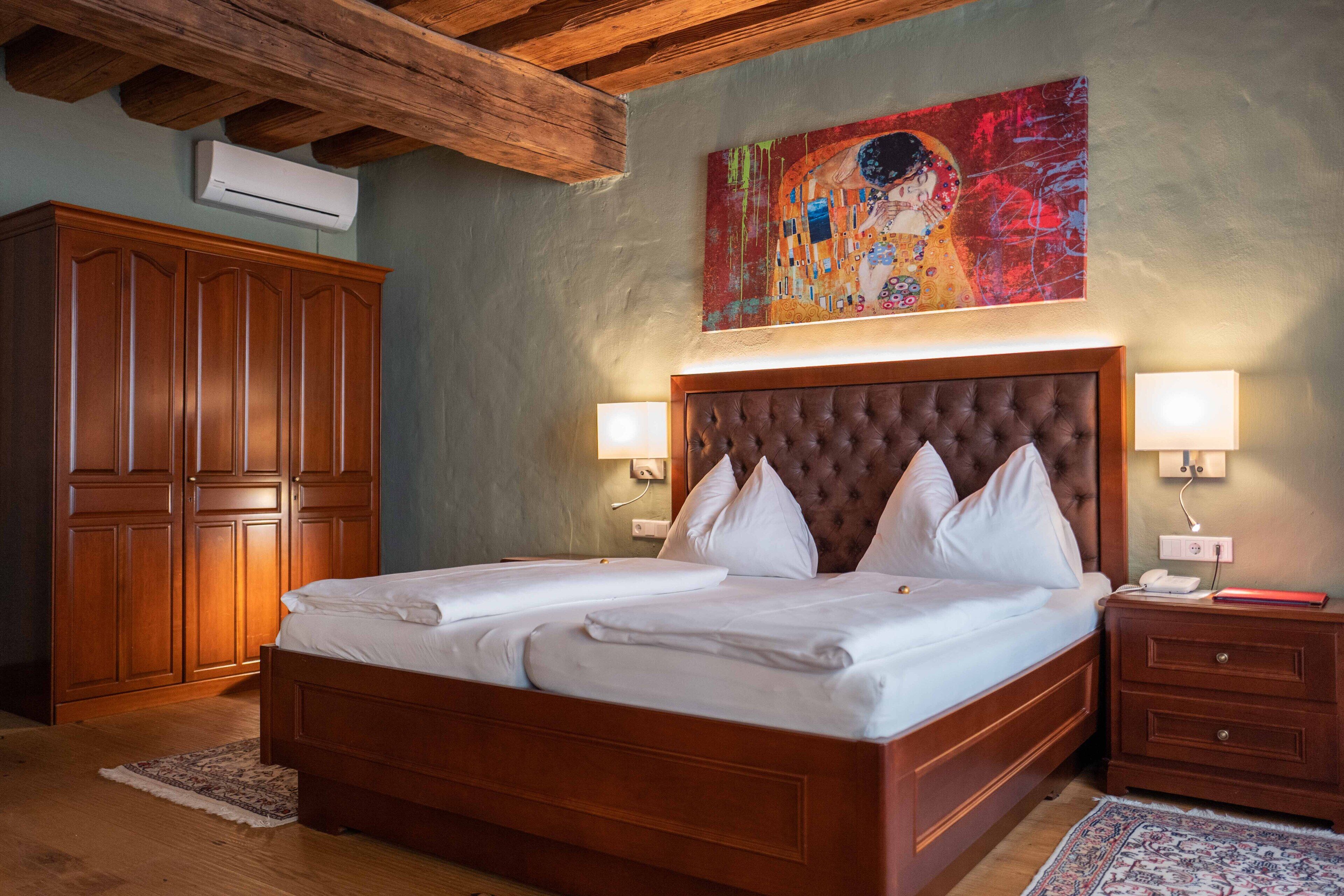 deluxe apartment (2 guests=40m2, 3-4 guests=65m2) | hypo-allergenic bedding, minibar, in-room safe, desk