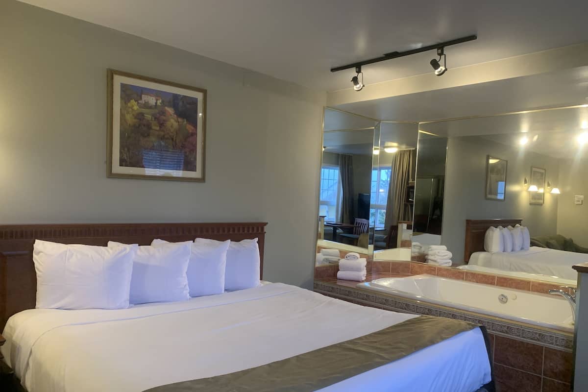 Superior Suite, 1 King Bed (Whirlpool Bath) | Premium bedding, desk, laptop workspace, blackout curtains