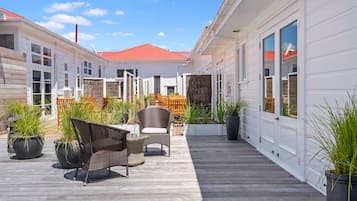 Iron/ironing board, free WiFi, bed sheets