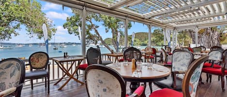 Petit déjeuner, déjeuner et dßner servis sur place, vue sur la plage
