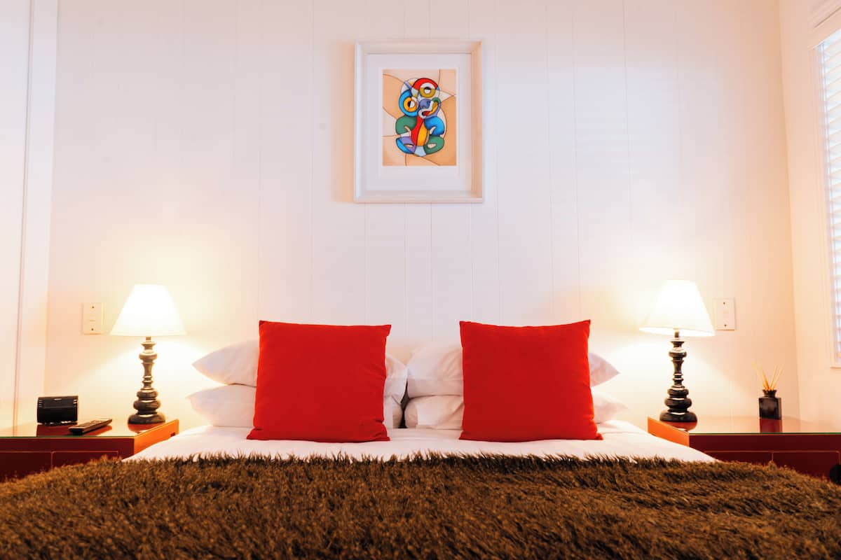 Waterfront Apartment | 다리미/다리미판, 무료 WiFi, 침대 시트