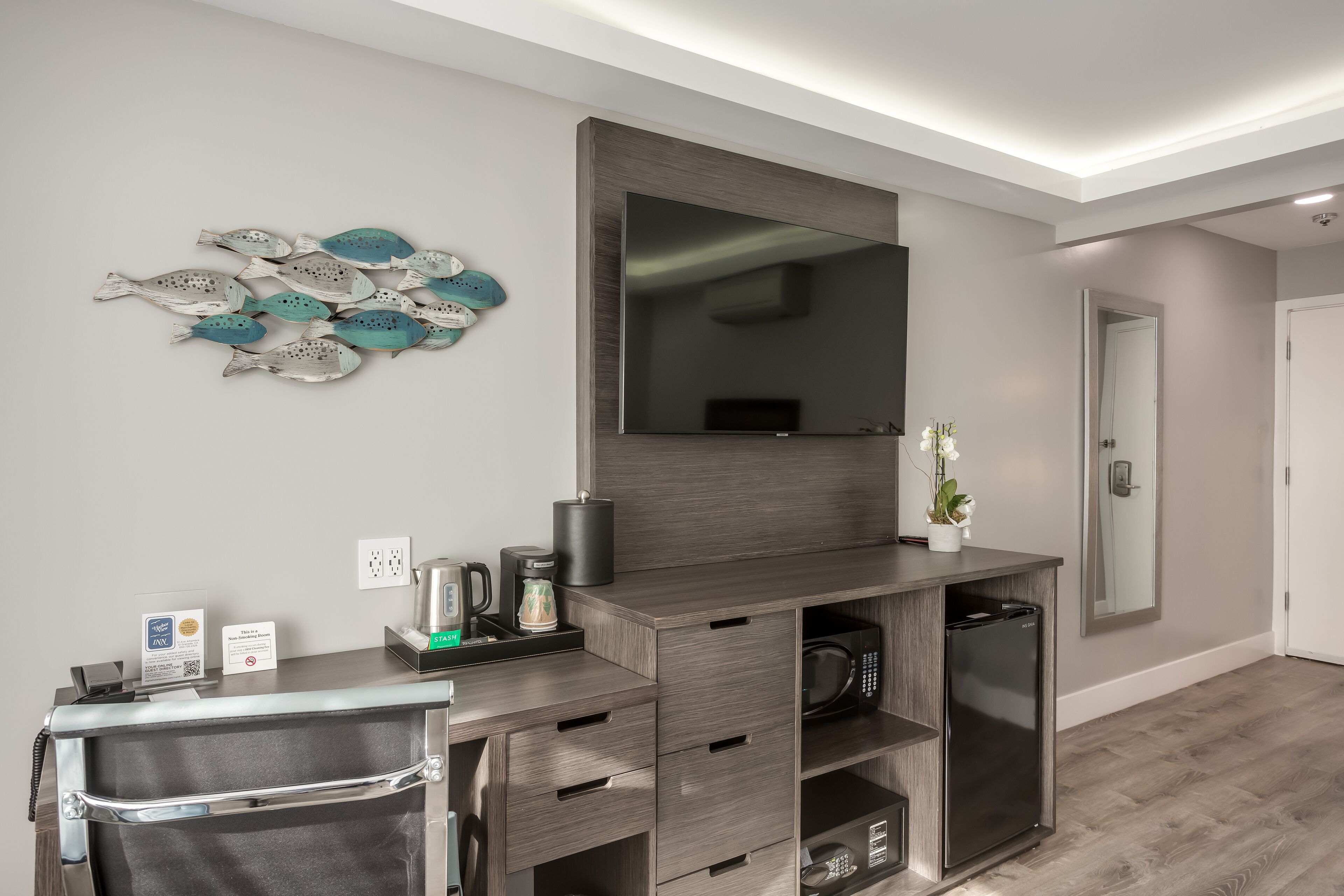 Kamar Deluks, 1 Tempat Tidur King | Seprai premium, selimut bulu angsa, brankas, dan meja kerja